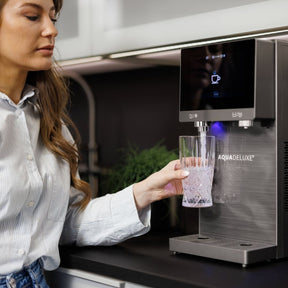 SPRUDELUX PRO TOUCH – Premium Tafelwasseranlage mit Umkehrosmose, Sprudel- & Heißwasserfunktion – Wasserspender mit UVC-Technologie – Festwasseranschluss / Tank
