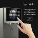 sprudelux-wasserspender-7-zoll-touchscreen-bedienung-nahaufnahme.webp
